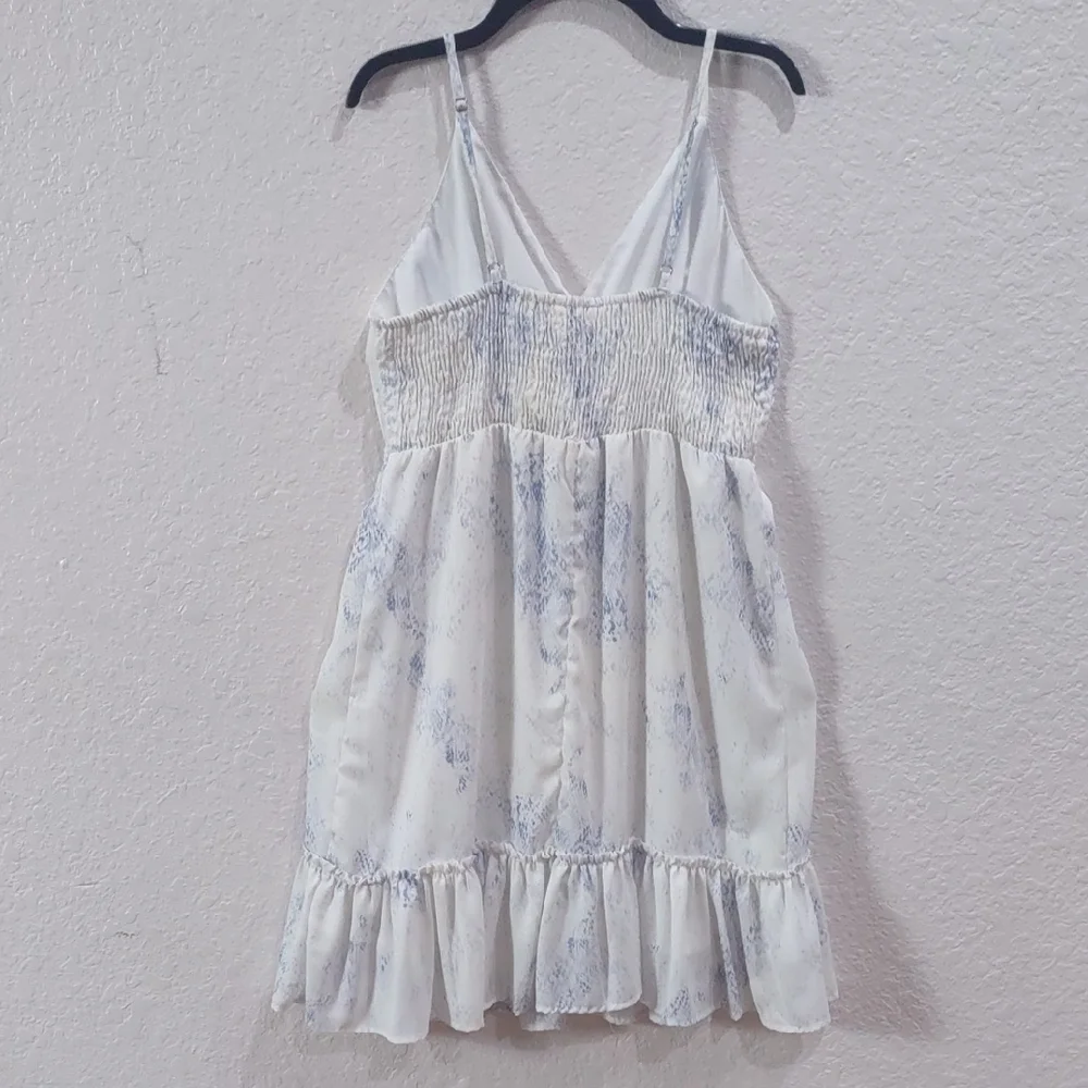 Sim & SamWhite and Blue Sleeveless Dress - Picture 6 of 17